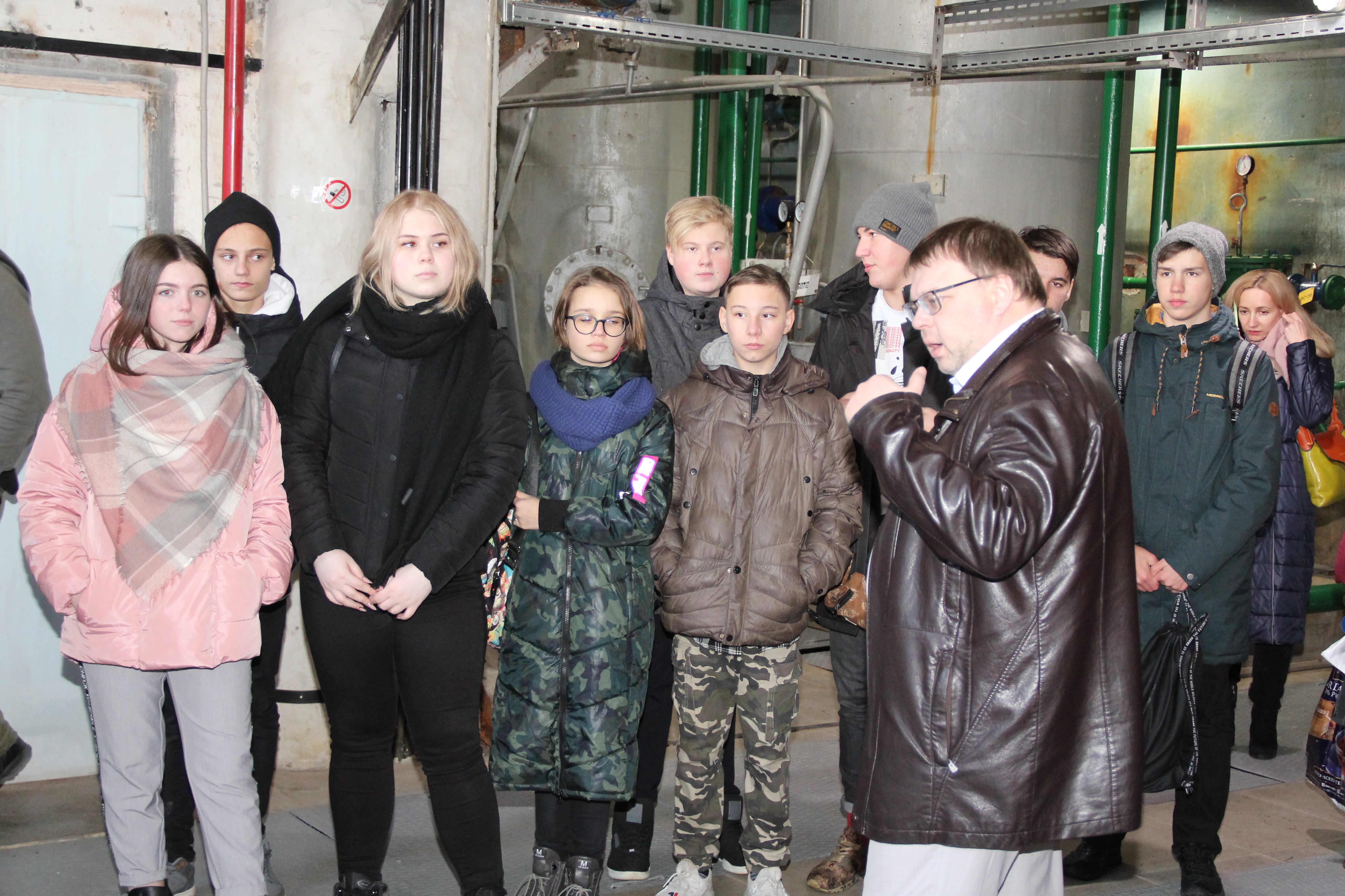 Школьники Сургута посетили котельную "Городских тепловых сетей"